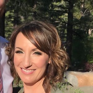 Meet your Posher, Launa